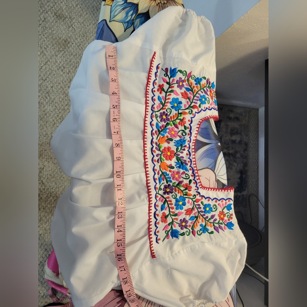 lightweight Mexican theme embroidered top. - Picture 4 of 5